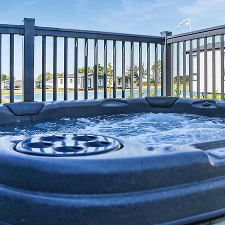 Green Meadows Country Park Hotel Harker Bagian luar foto