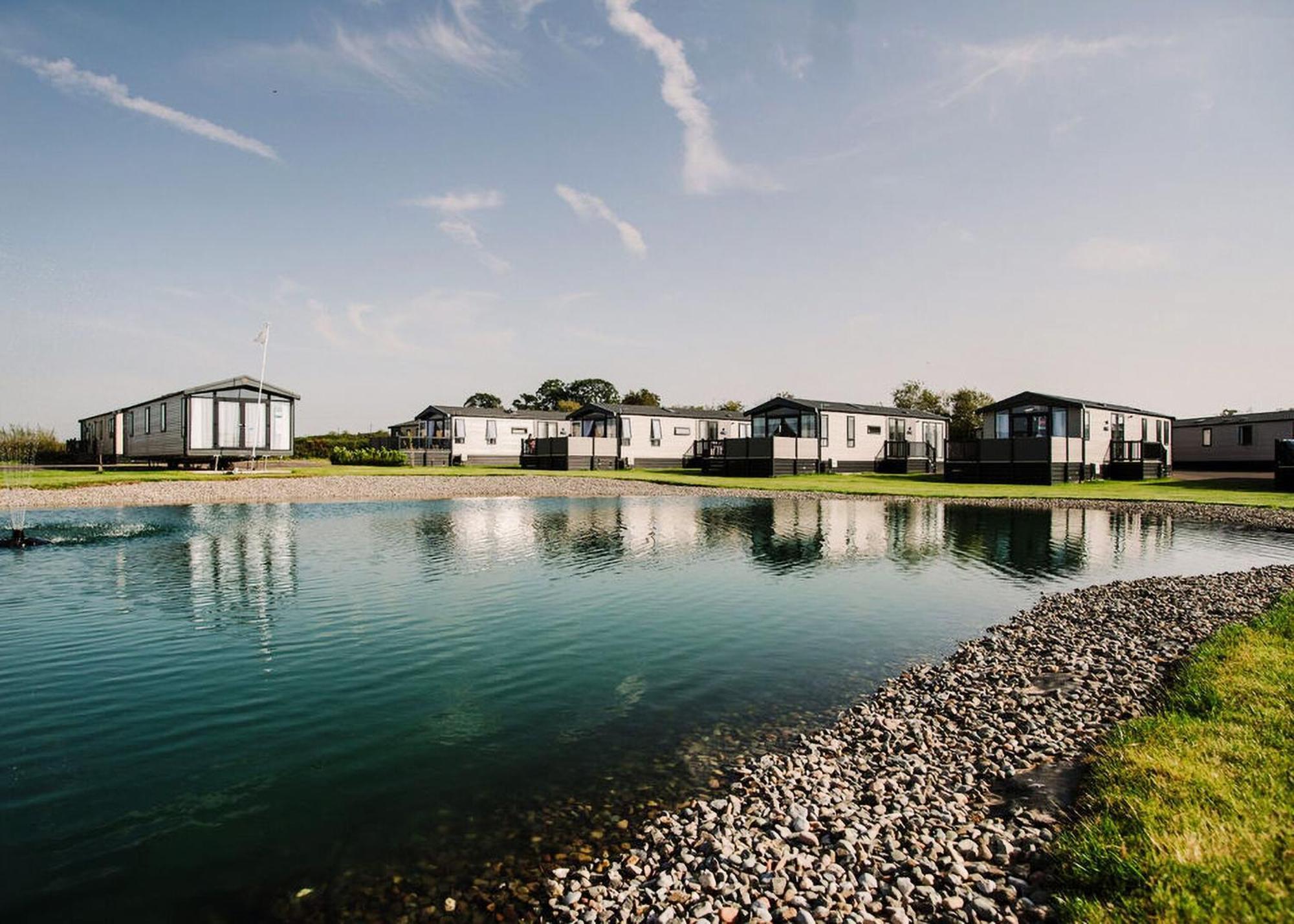 Green Meadows Country Park Hotel Harker Bagian luar foto