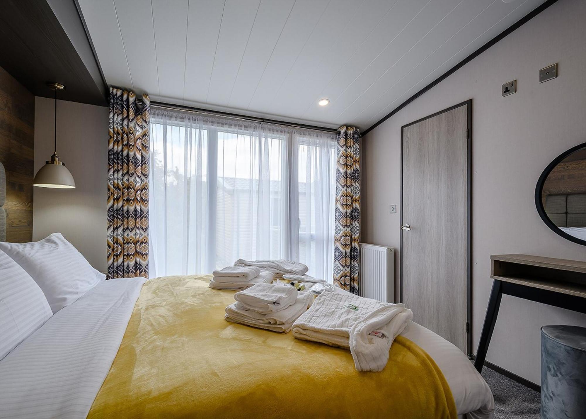 Green Meadows Country Park Hotel Harker Bagian luar foto