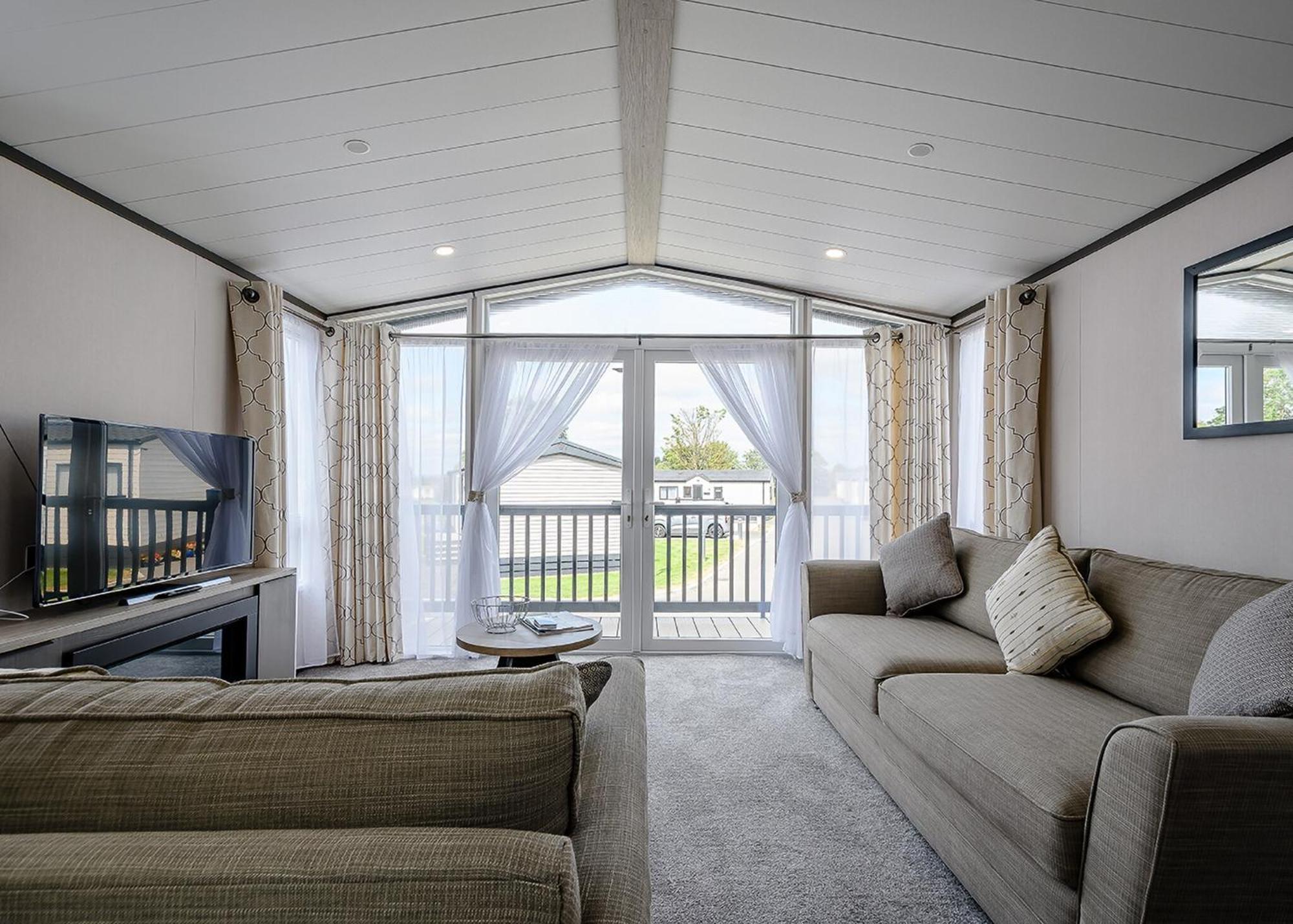 Green Meadows Country Park Hotel Harker Bagian luar foto