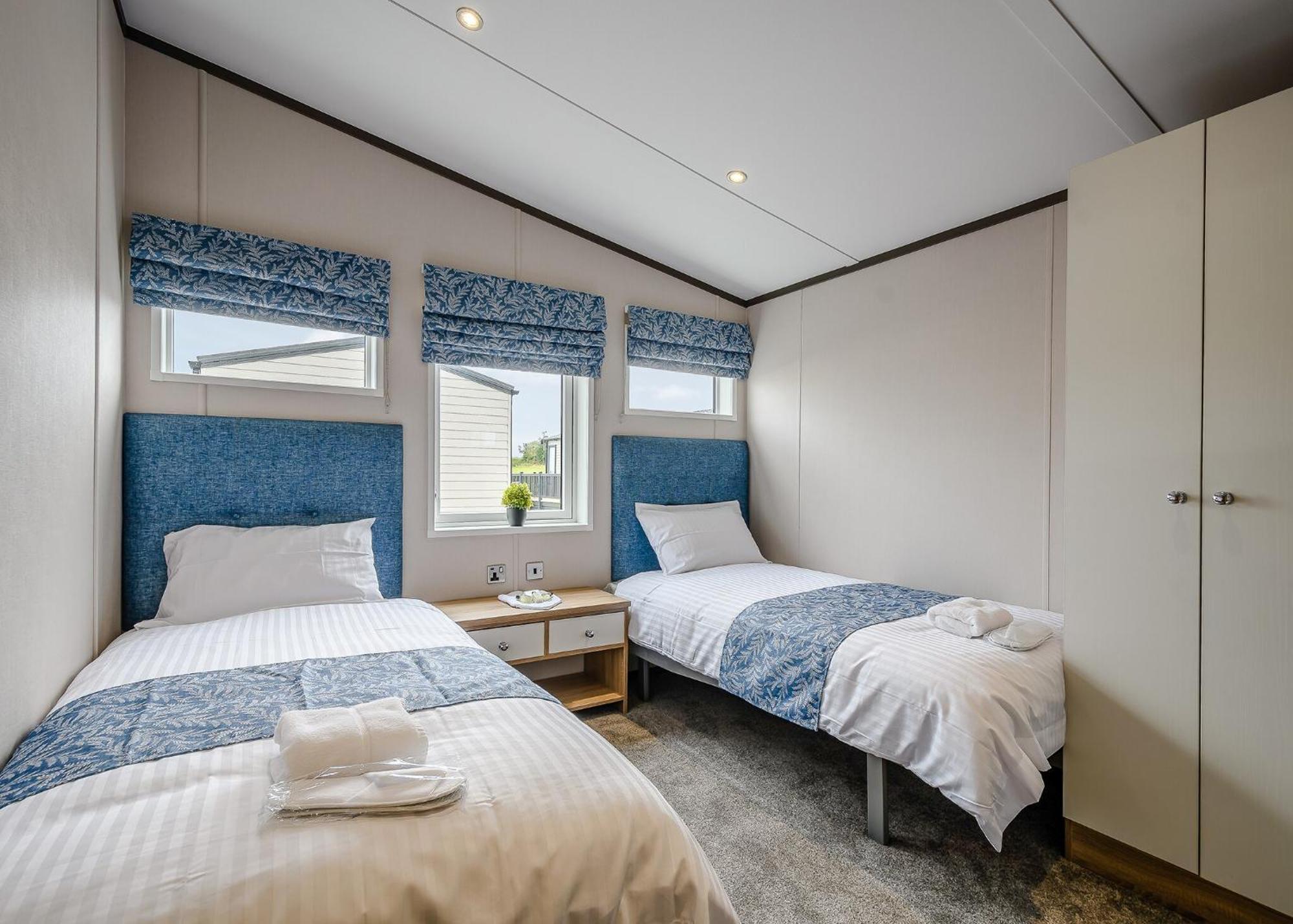 Green Meadows Country Park Hotel Harker Bagian luar foto