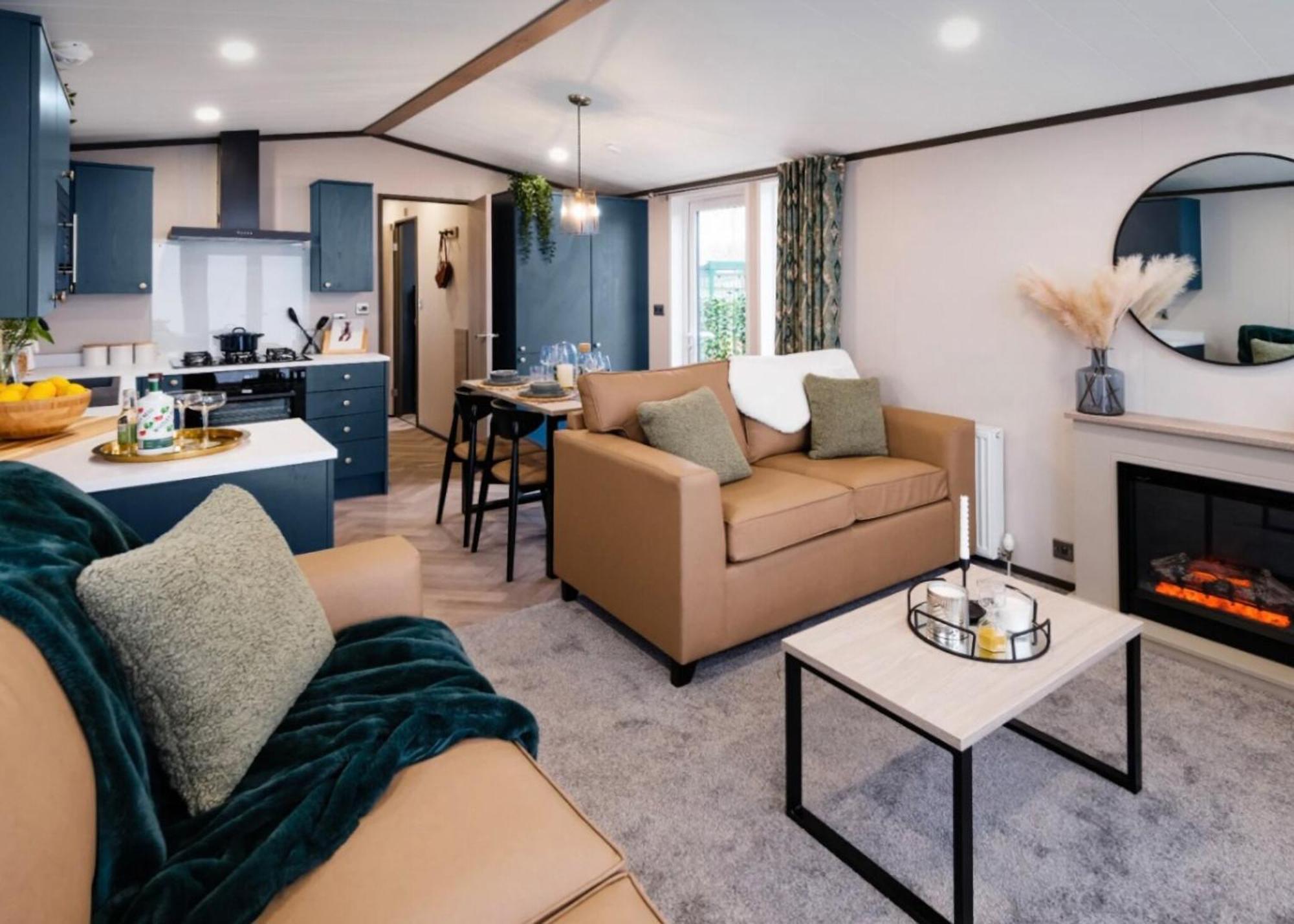 Green Meadows Country Park Hotel Harker Bagian luar foto