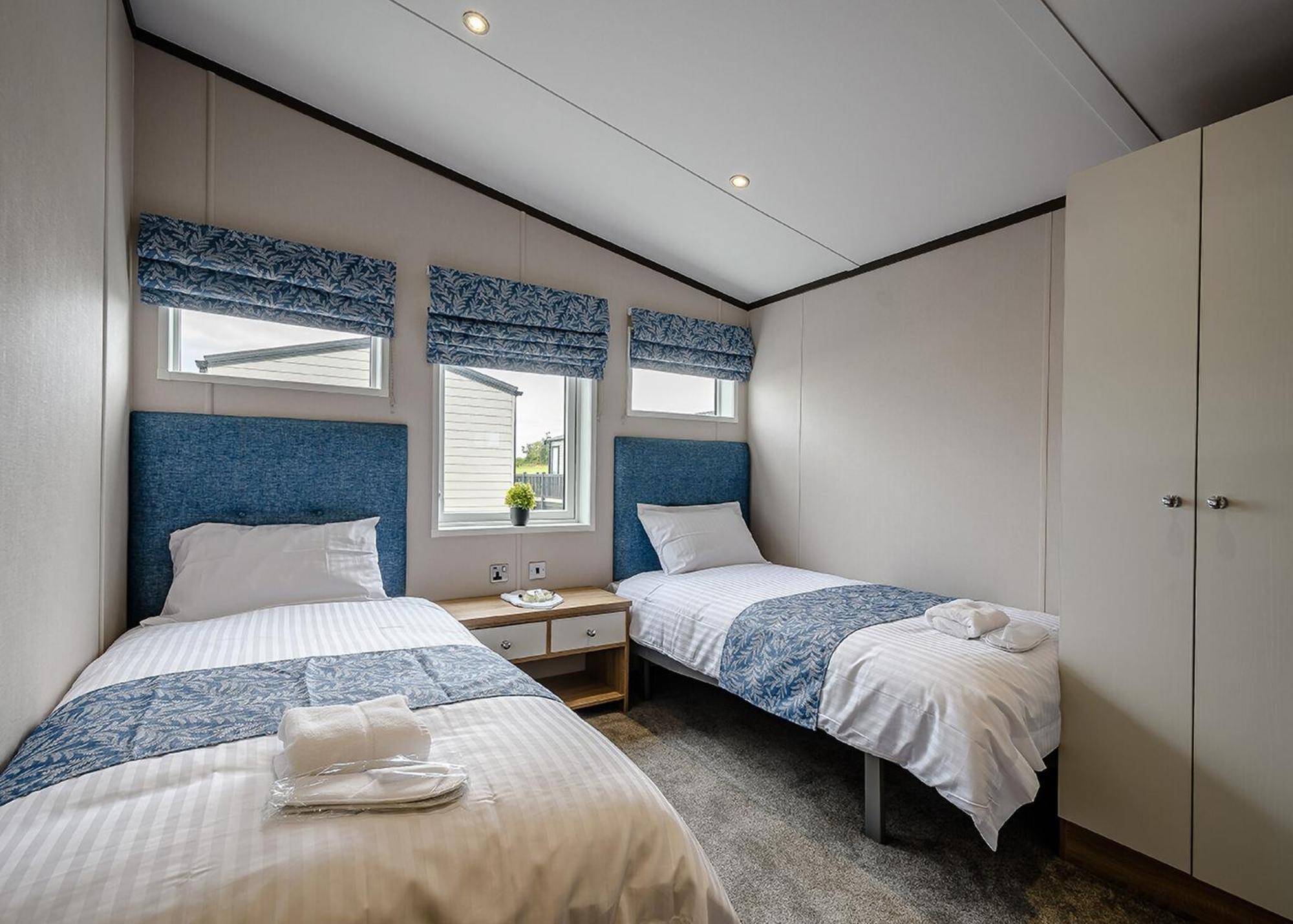 Green Meadows Country Park Hotel Harker Bagian luar foto