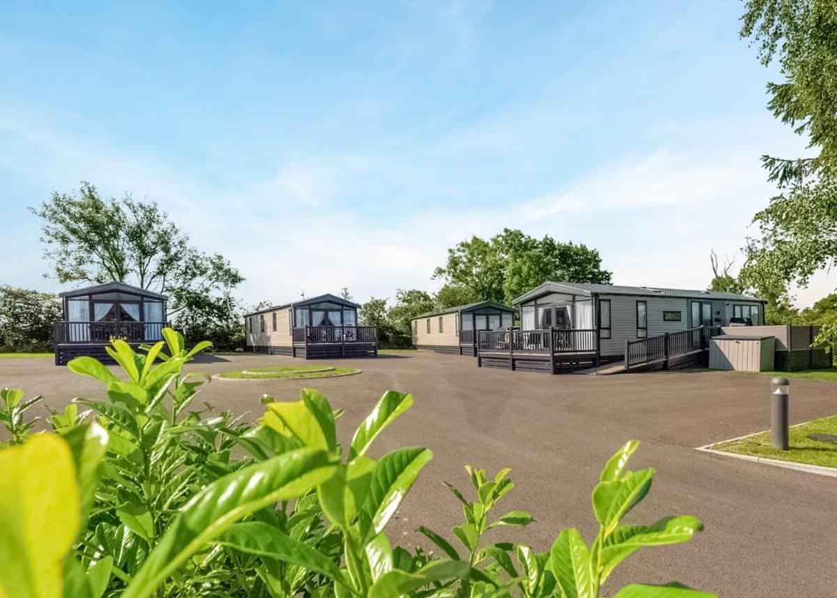 Green Meadows Country Park Hotel Harker Bagian luar foto