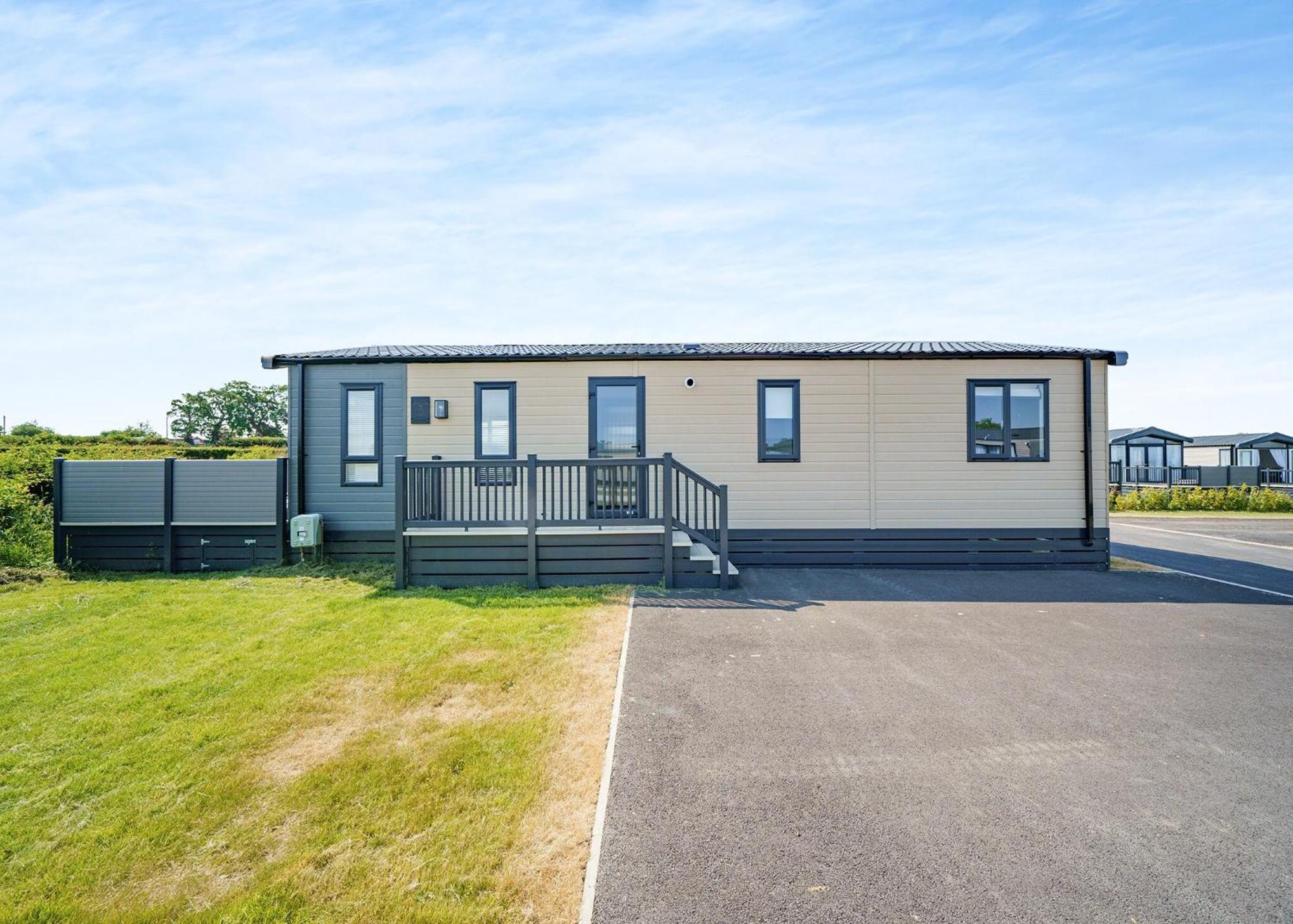 Green Meadows Country Park Hotel Harker Bagian luar foto
