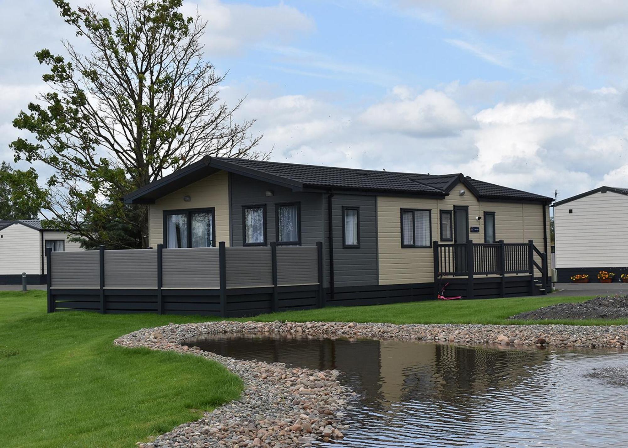 Green Meadows Country Park Hotel Harker Bagian luar foto