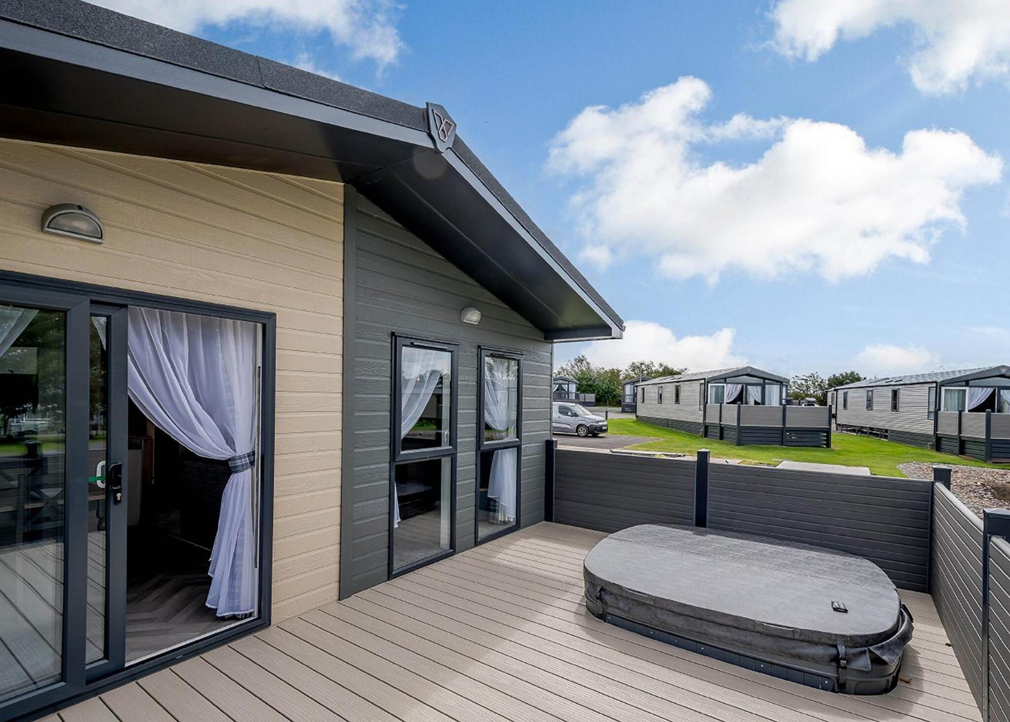 Green Meadows Country Park Hotel Harker Bagian luar foto